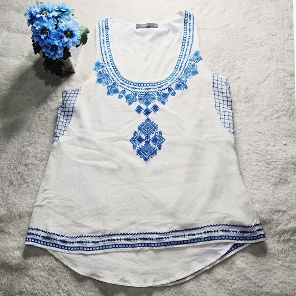 THML ✦ White Blue Embroidered Sleeveless Top ✦ Floral Hi-Low Hem Size XS NWT - Picture 6 of 16